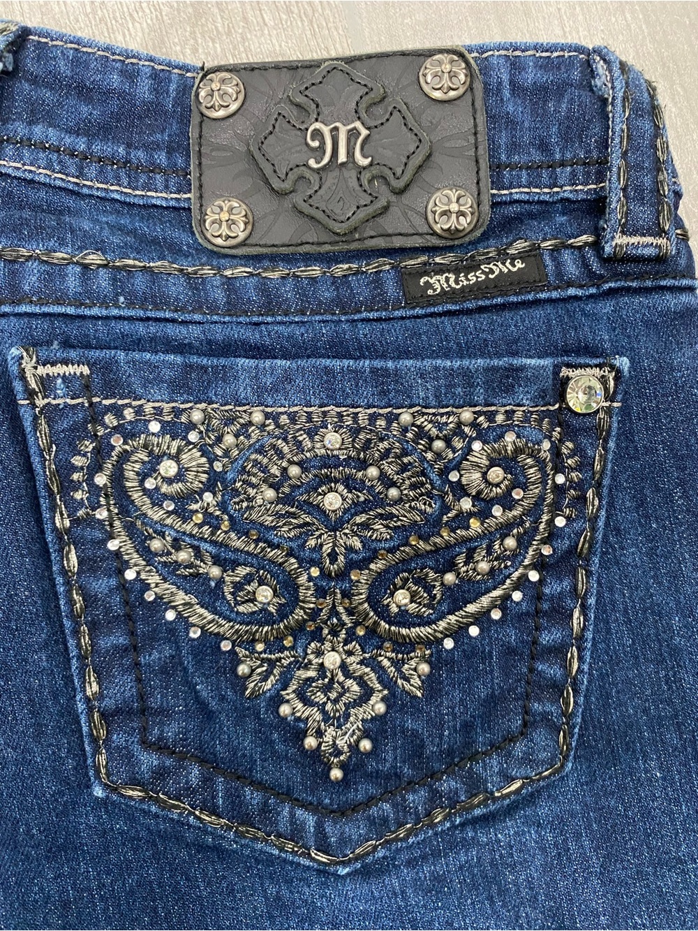 Miss Me skinny jeans silver Bejeweled embroidered contrasting stitching size 30